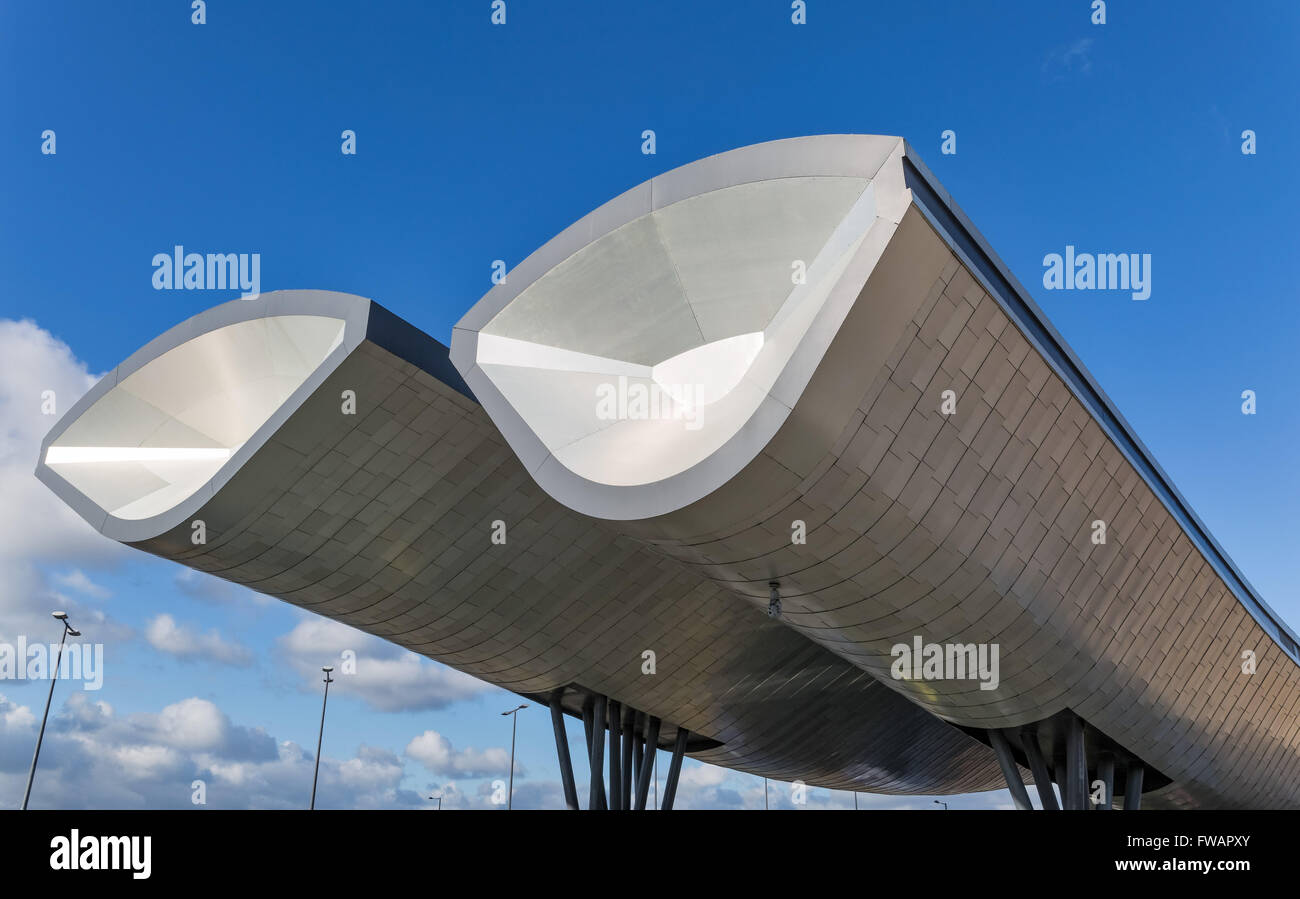 La gare routière de Slough conçu par Architecture Bblur Banque D'Images