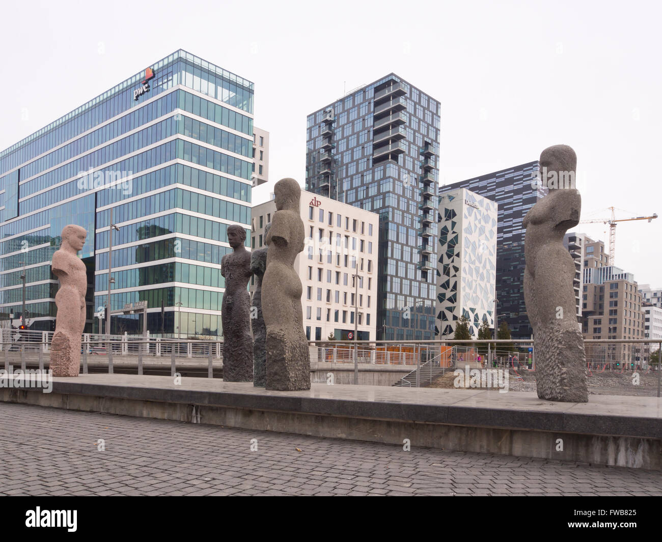 Nouvelle installation sculpture entre l'Opéra et de codes à barres, ils affichent une Oslo Norvège, 'Fellesskap" (communauté) par Nico Widerberg Banque D'Images