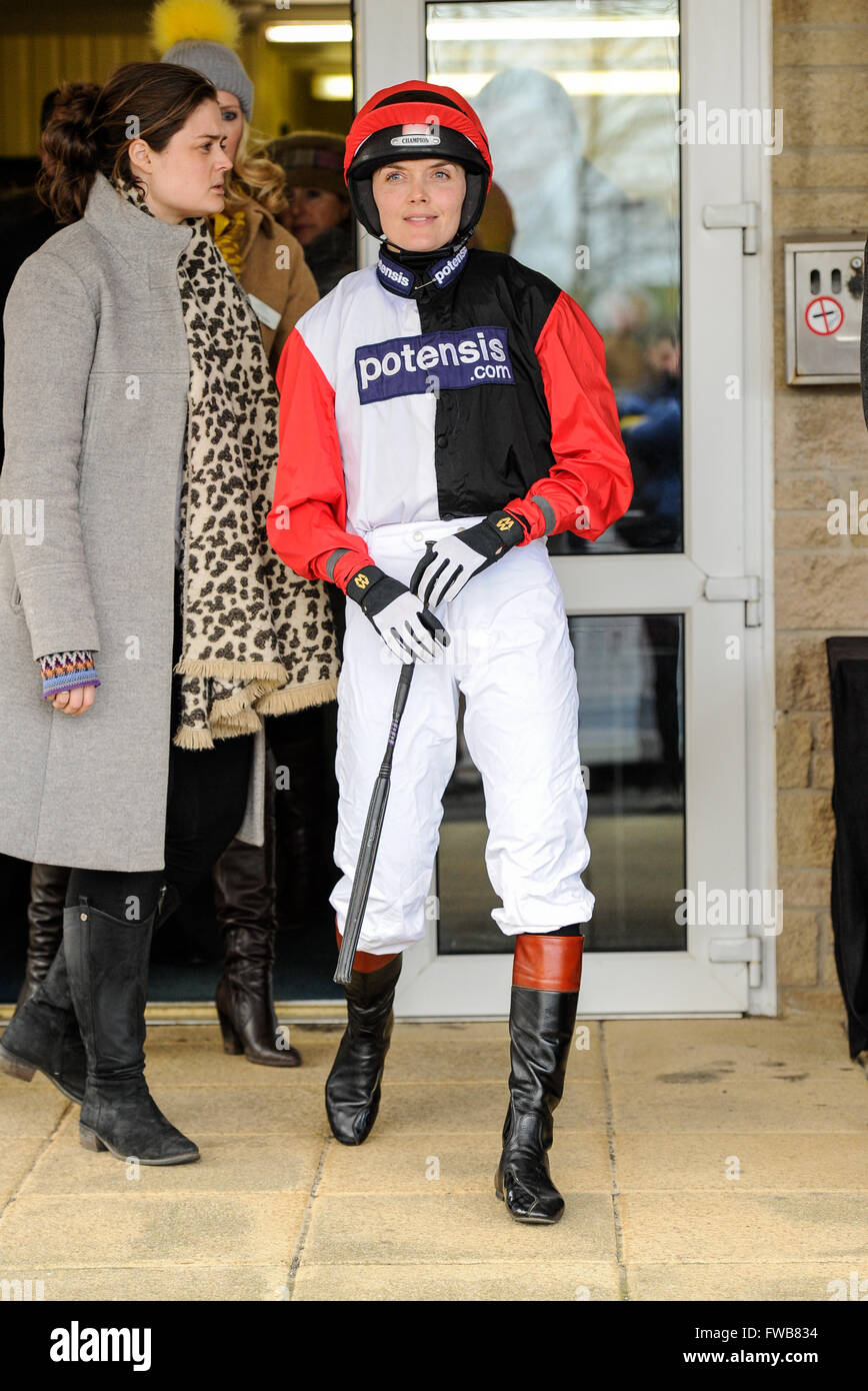 Victoria Pendleton rides Pacha du polder, formés par Paul Nicholls, dans le Betfair Selles de commutation Hunters' Steeple Chase à Wincanton. Pendleton est Go femelle la plus réussie et Olympien espère concurrencer dans le Foxhunters Chase à Cheltenham Fest Banque D'Images