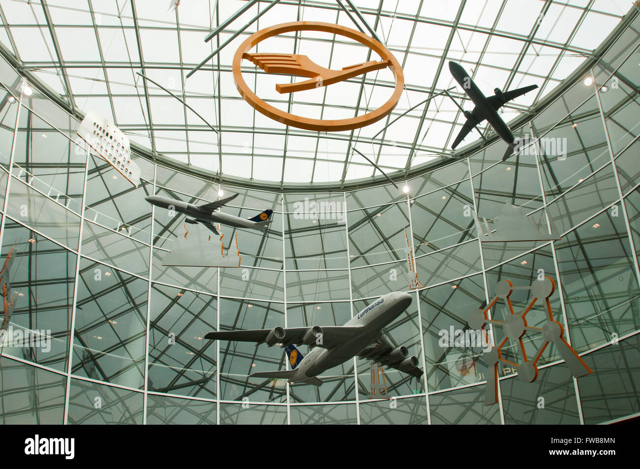 À l'intérieur du hall de l'aéroport de Francfort, Allemagne Banque D'Images