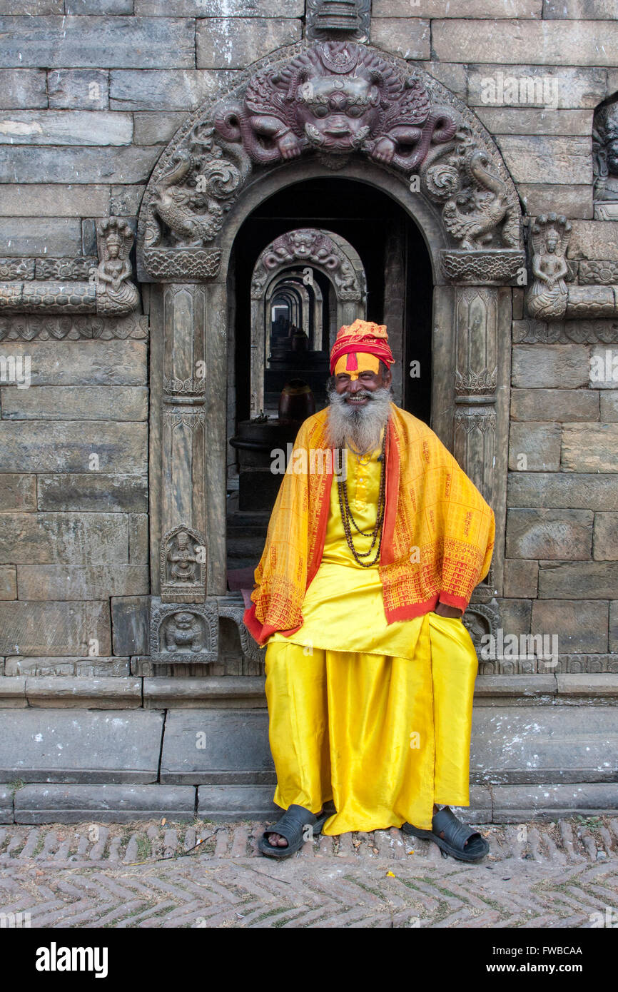 Pashupatinath, Népal. Sadhu (saint homme) au plus sacré Temple Hindou du Népal. Banque D'Images