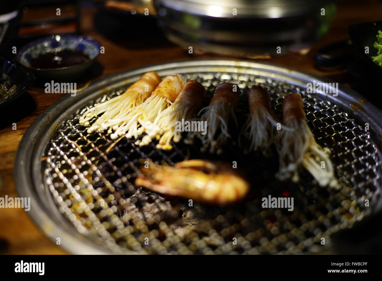 Tranche de boeuf cru pour le barbecue ou le style japonais yakiniku Banque D'Images