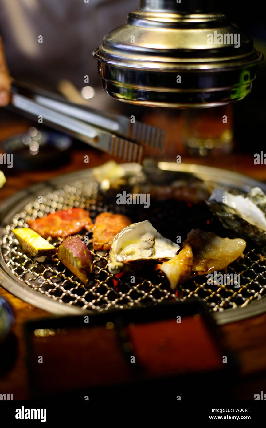 Tranche de boeuf cru pour le barbecue ou le style japonais yakiniku Banque D'Images