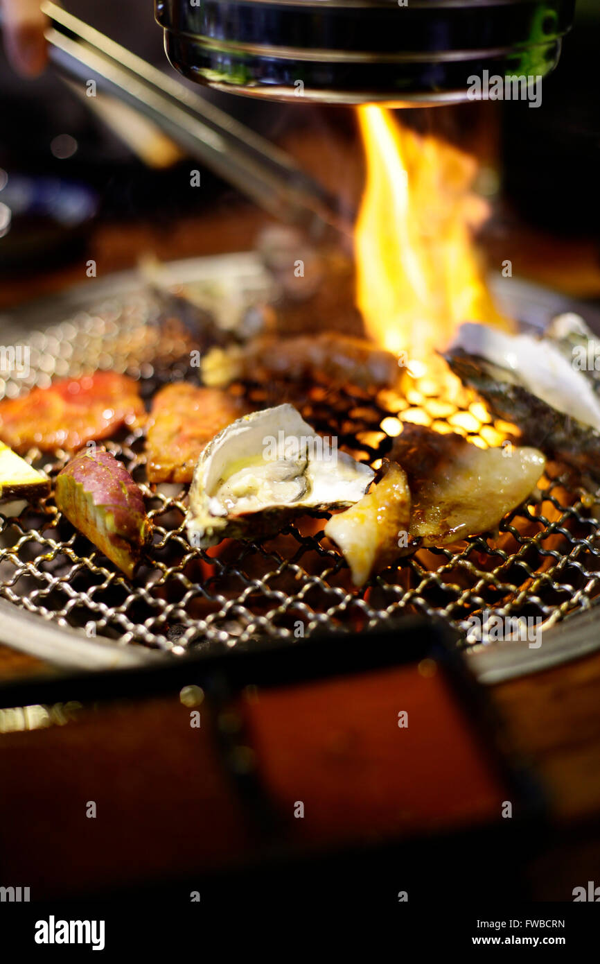 Tranche de boeuf cru pour le barbecue ou le style japonais yakiniku Banque D'Images