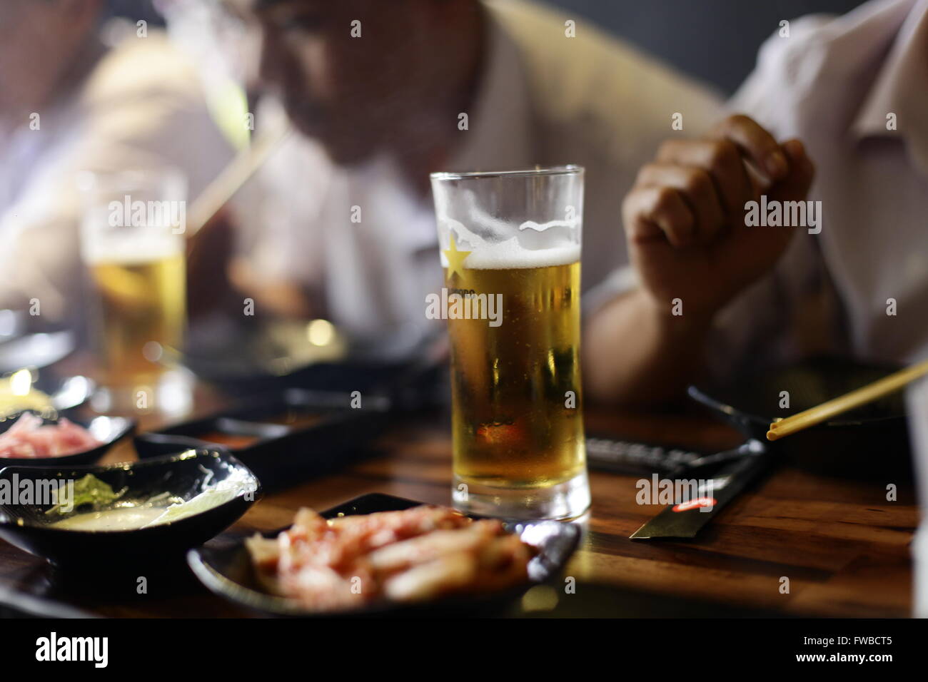 Tranche de boeuf cru pour le barbecue ou le style japonais yakiniku Banque D'Images