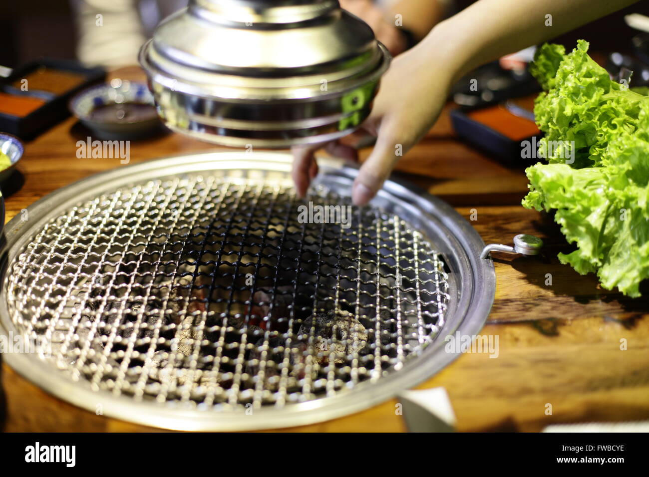 Tranche de boeuf cru pour le barbecue ou le style japonais yakiniku Banque D'Images