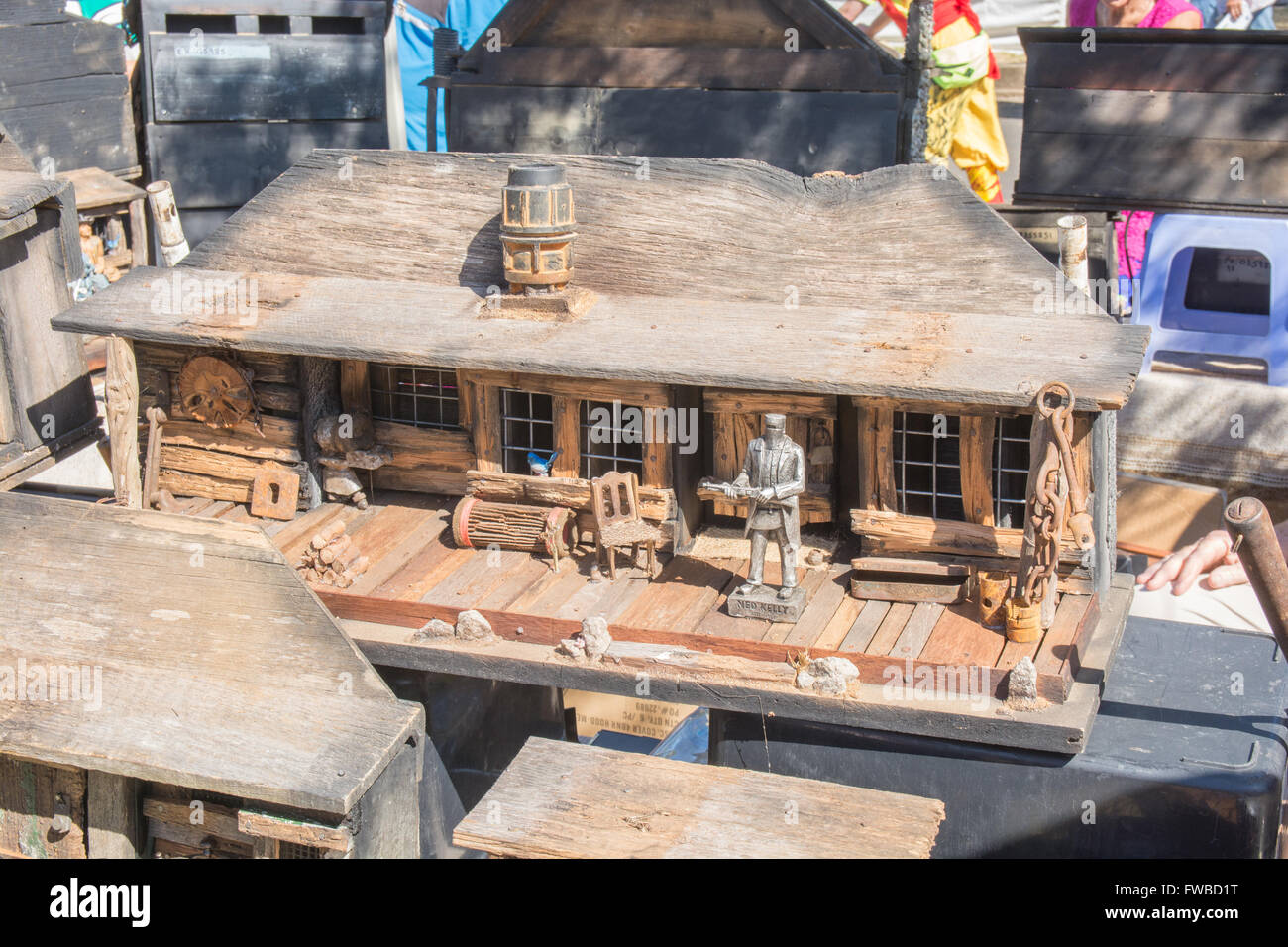 Modèle d'une cabine de Bush à la vente à Nundle Marchés. Banque D'Images