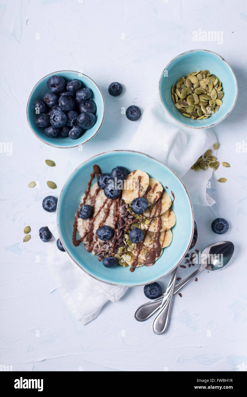 Trois bols pour le petit déjeuner délicieux et nutritif Banque D'Images