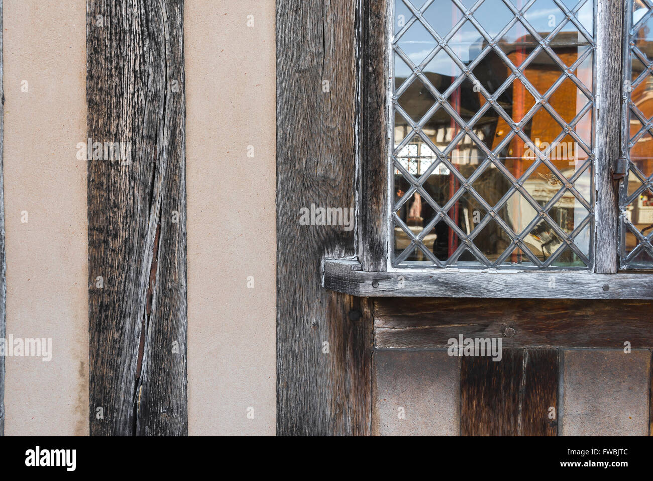 Bâtiment médiéval, détail d'une vieille fenêtre de cas dans la maison dans laquelle William Shakespeare est né dans Henley Street, Stratford Upon Avon, Angleterre Banque D'Images