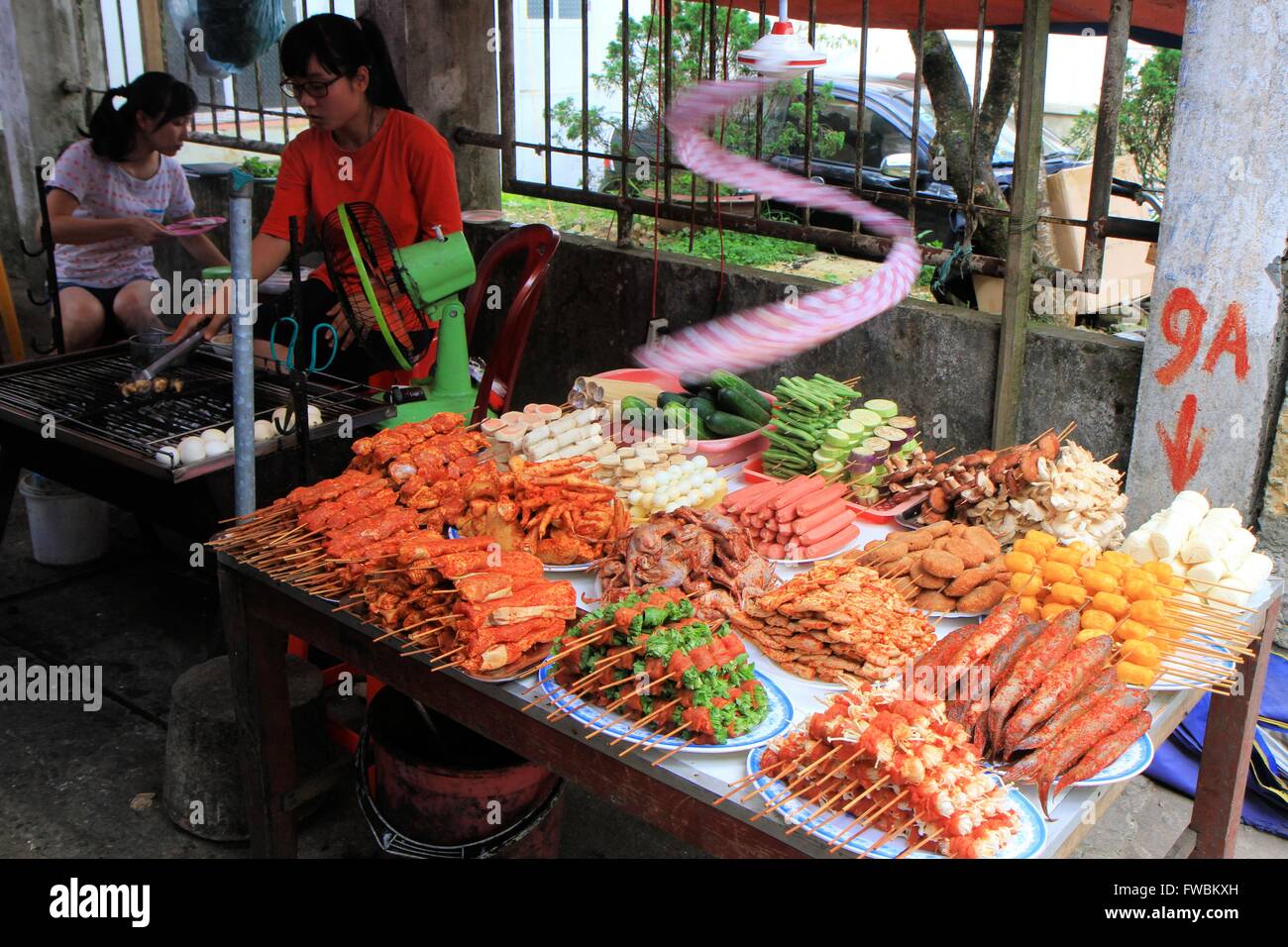 Choix de nourriture pour barbecue, marché de Sapa, Vietnam, Asie Banque D'Images