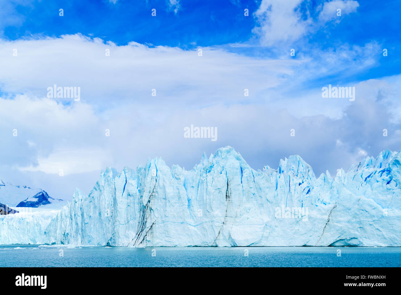 Montagne de glace bleu glacier Perito Moreno en Patagonie argentine, Argentine Banque D'Images