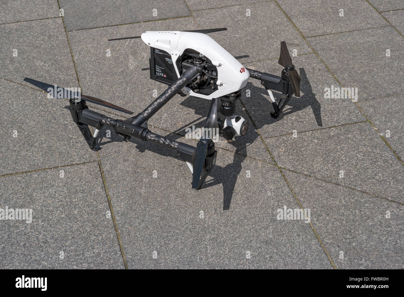 Zrenjanin, SERBIE : avril 2016, Image de l'UAV drone Inspire 1 Dji quadcopter qui tire vidéo 4k et 12mp d'images fixes Banque D'Images