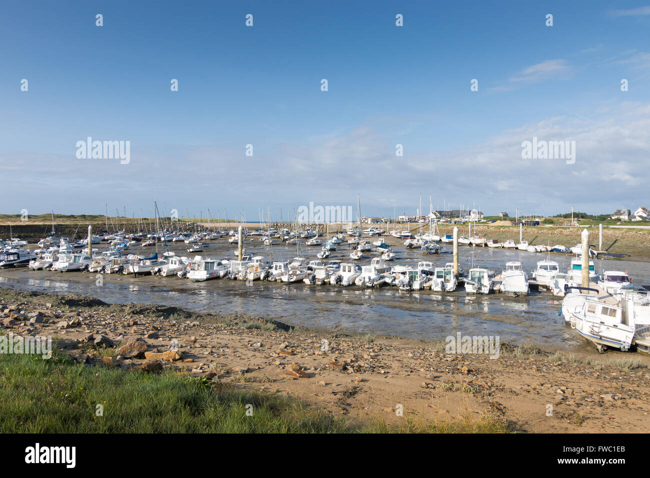 Le Port de Portbail en Normandie en France, avec des bateaux de marée Banque D'Images