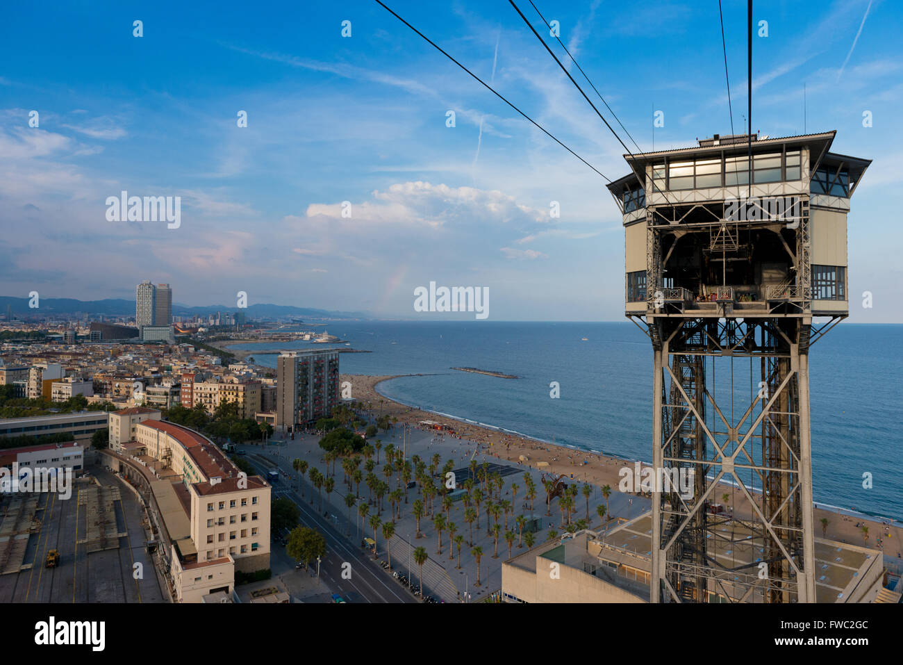 Téléphérique de Montjuïc et de la plage de Barcelone d'en haut Banque D'Images