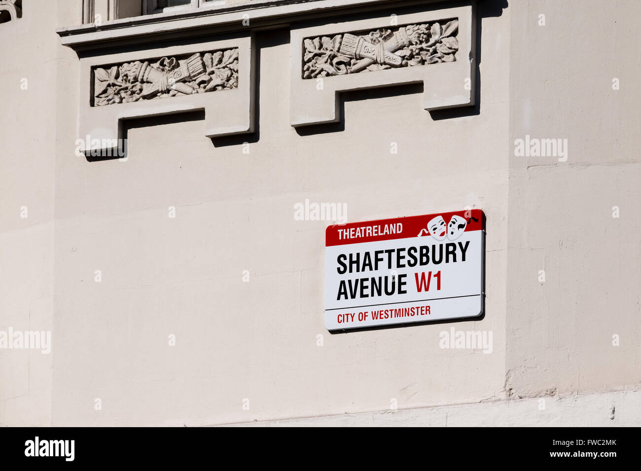 Une plaque de rue pour Shaftesbury Avenue dans China Town, Londres Banque D'Images