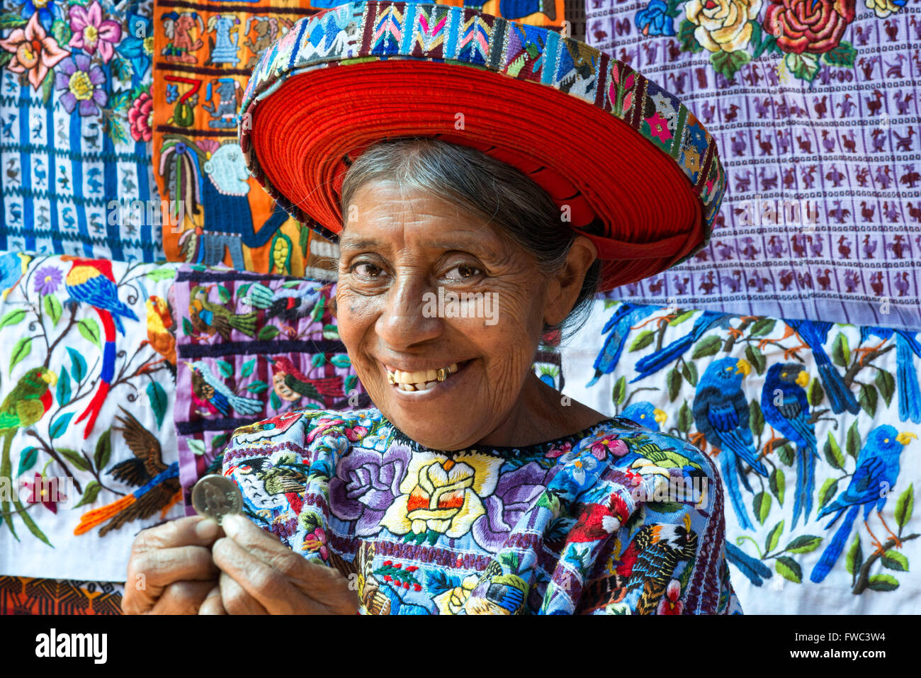 Concepcion Ramirez est la femme Tzutujil apparaît sur les pièces de 25 cents du Guatemala. Femme en costume traditionnel comme profil sur 25 Banque D'Images