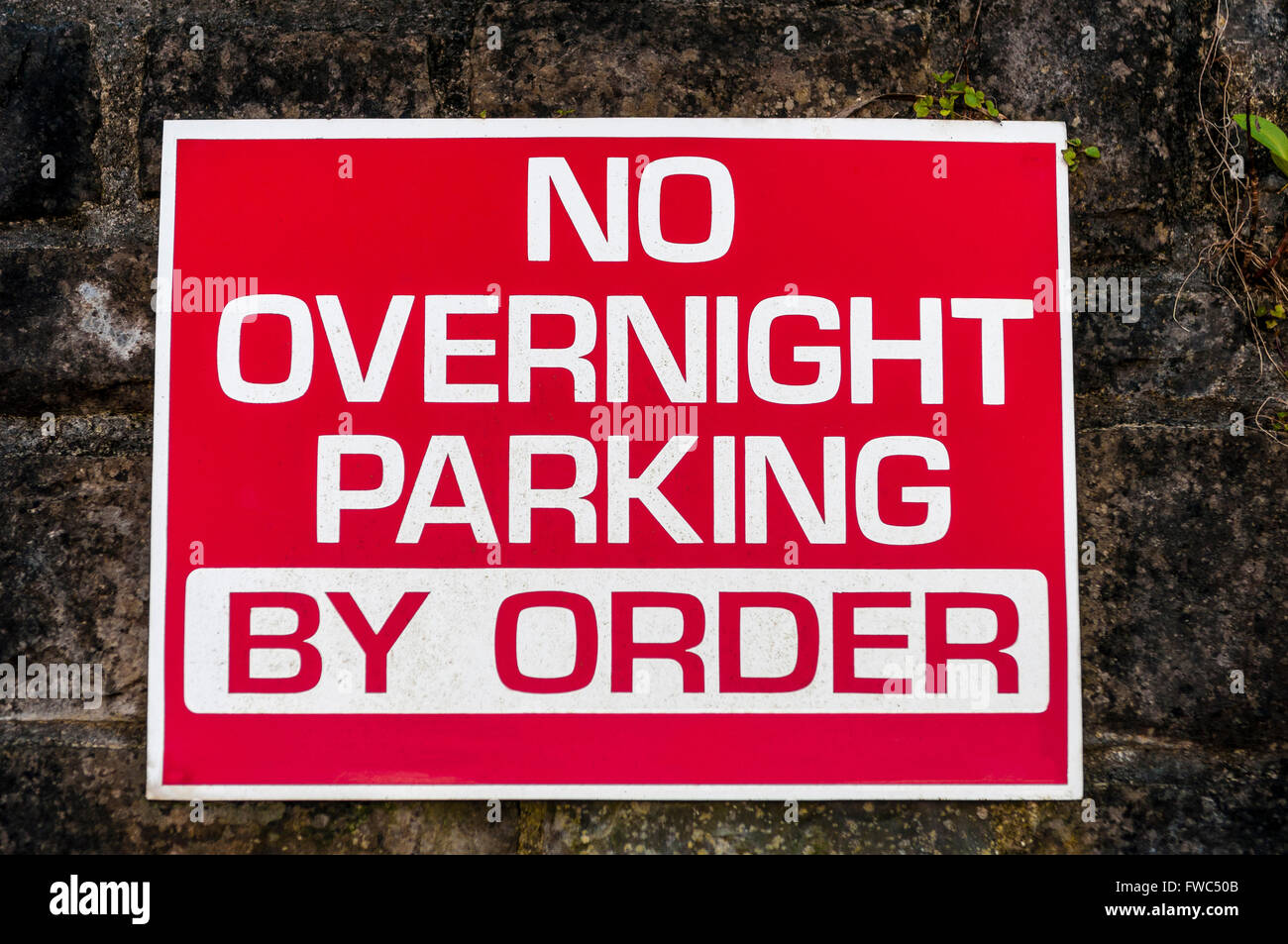 Inscrivez-vous dans un parking de stationnement de nuit 'No avertissement par ordre" Banque D'Images