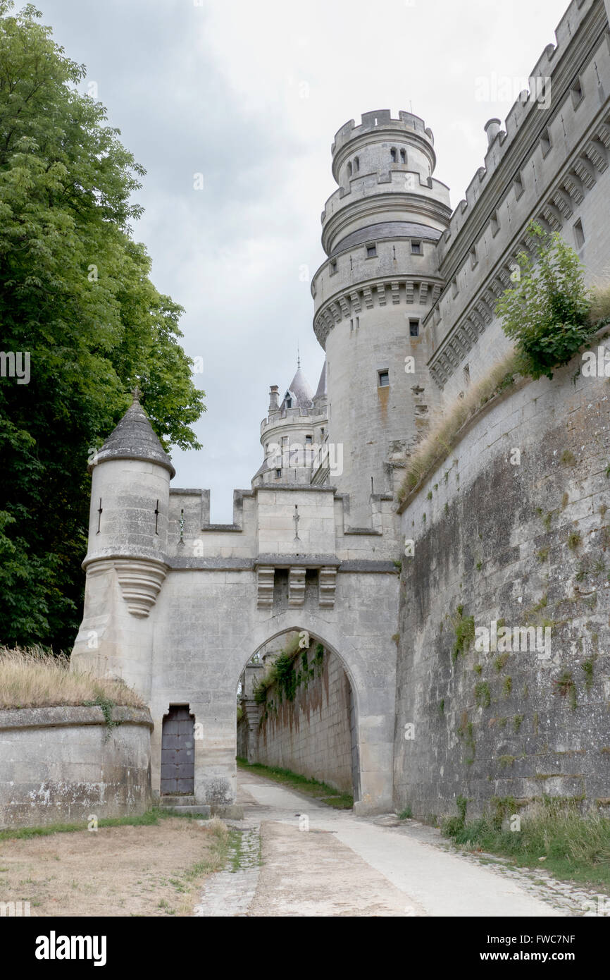 Le Château de Pierrefonds / Château de Pierrefonds est situé sur la commune de Pierrefonds. Banque D'Images