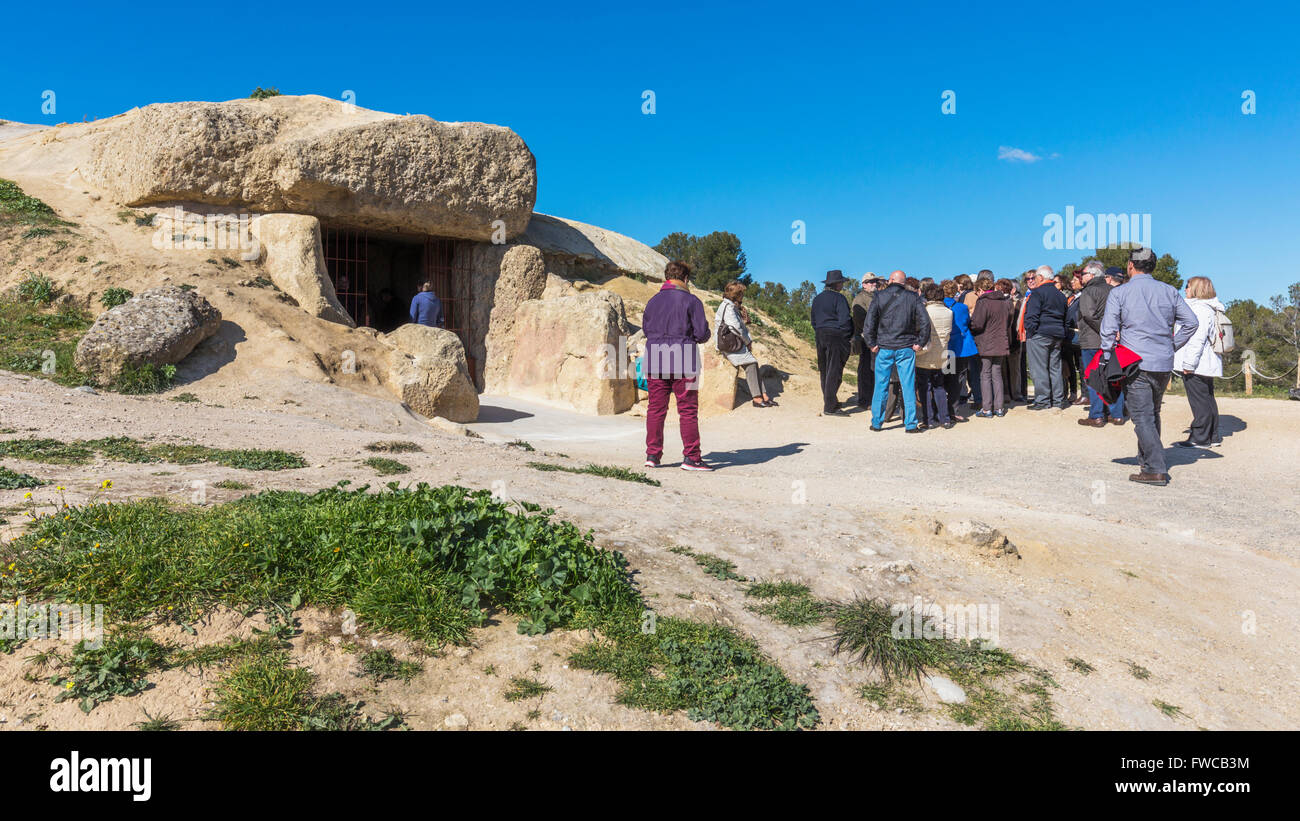 Antequera, la province de Malaga, Andalousie, Espagne du sud. entrée de la la menga dolmen. Banque D'Images