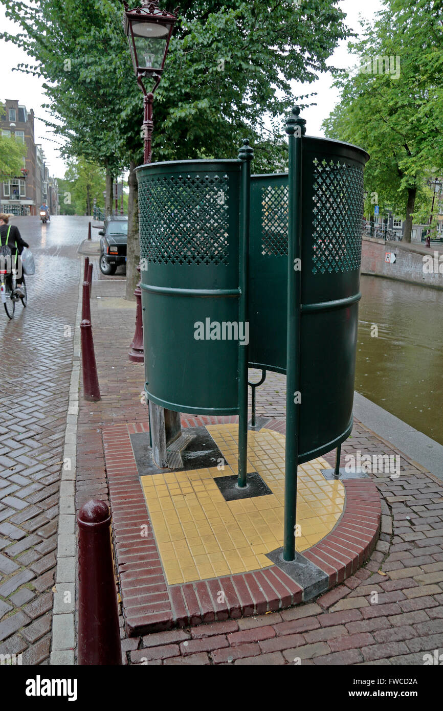 Une piscine en plein air (un urinoir pour hommes Krul personne seule version) à Amsterdam, Pays-Bas. Banque D'Images