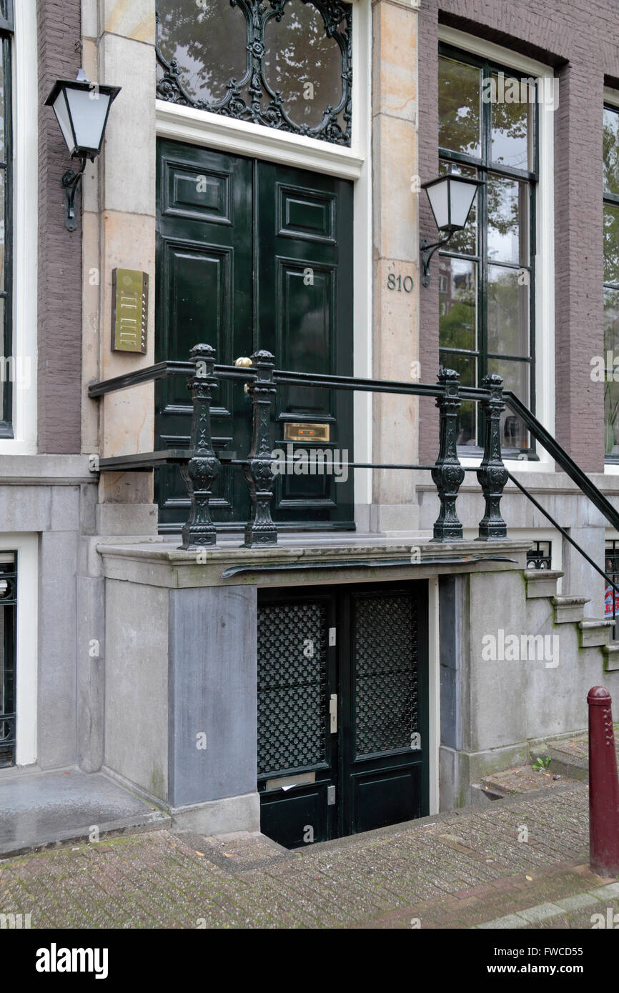 Une chose commune à Amsterdam, une porte principale et une diminution de l'entrée de métier à Amsterdam, Pays-Bas. Banque D'Images