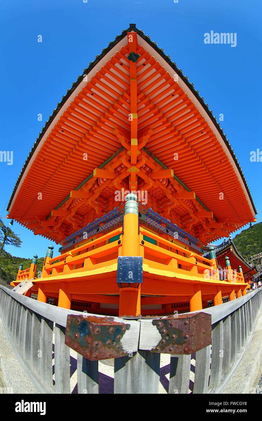 La pagode à trois étages orange le Temple Kiyomizu-dera à Kyoto, Japon Banque D'Images