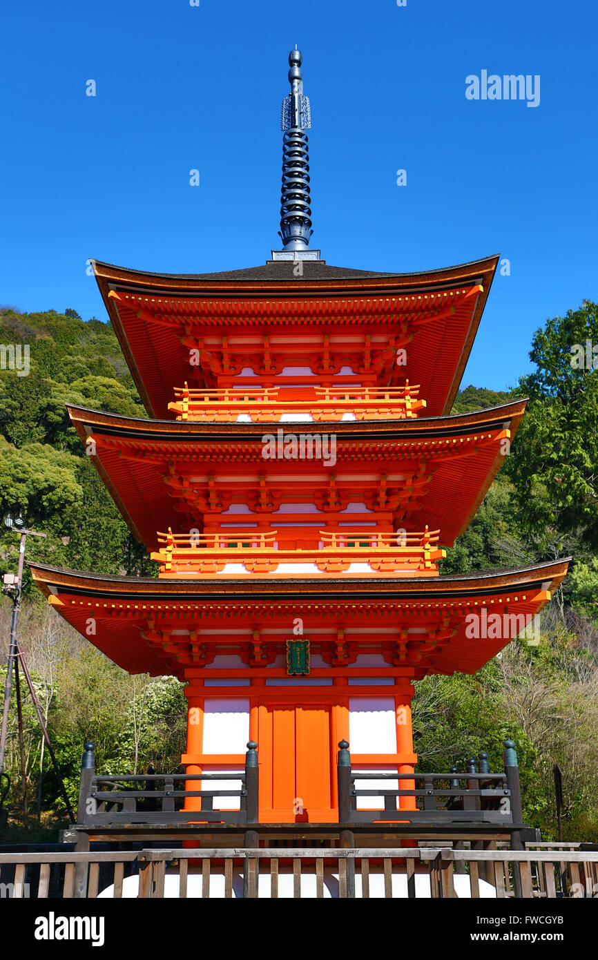 La pagode à trois étages orange le Temple Kiyomizu-dera à Kyoto, Japon Banque D'Images