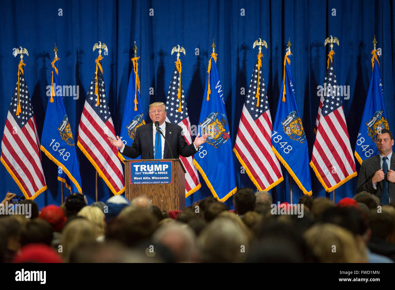 West Allis, Wisconsin USA - 3 avril 2016 - L'atout de Donald des campagnes pour la nomination présidentielle des républicains. Crédit : Jim West/Alamy Live News Banque D'Images