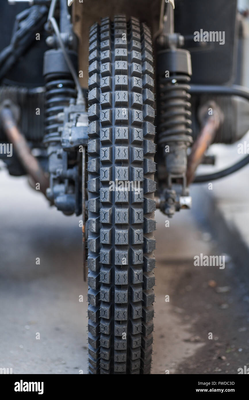 Image en couleur d'un procès hors-route pneu moto. Banque D'Images