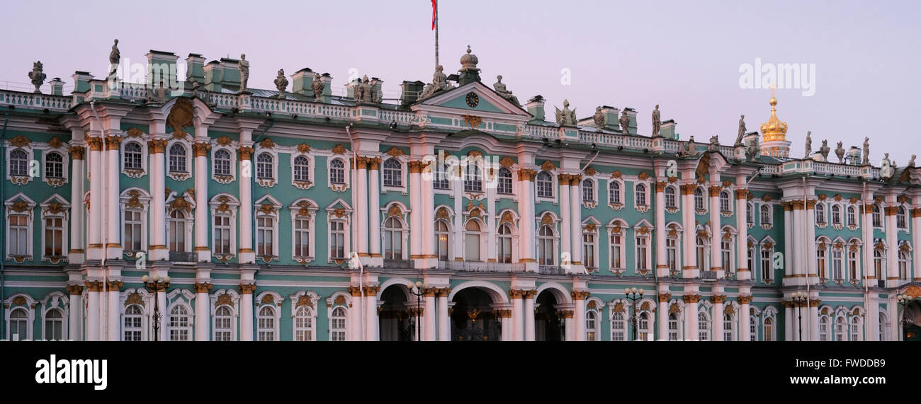 La Russie. Saint Petersburg. Le Musée de l'Ermitage. Palais d'hiver. 18e-19e siècles. Façade. Banque D'Images