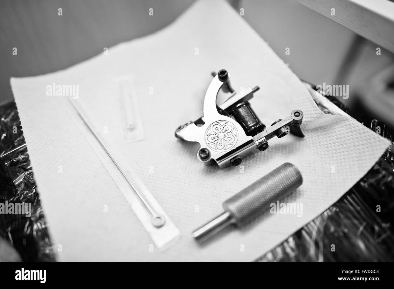 Tatouage/Tattoo Machine avec des fournitures et de l'aiguille Banque D'Images