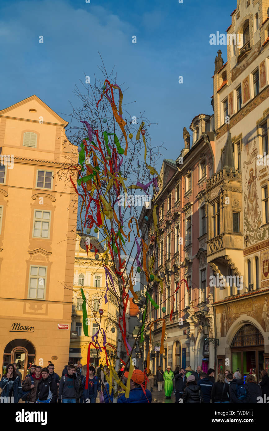 Marché de Pâques Staromestske namesti la place de la vieille ville, Prague, République Tchèque, Europe Banque D'Images