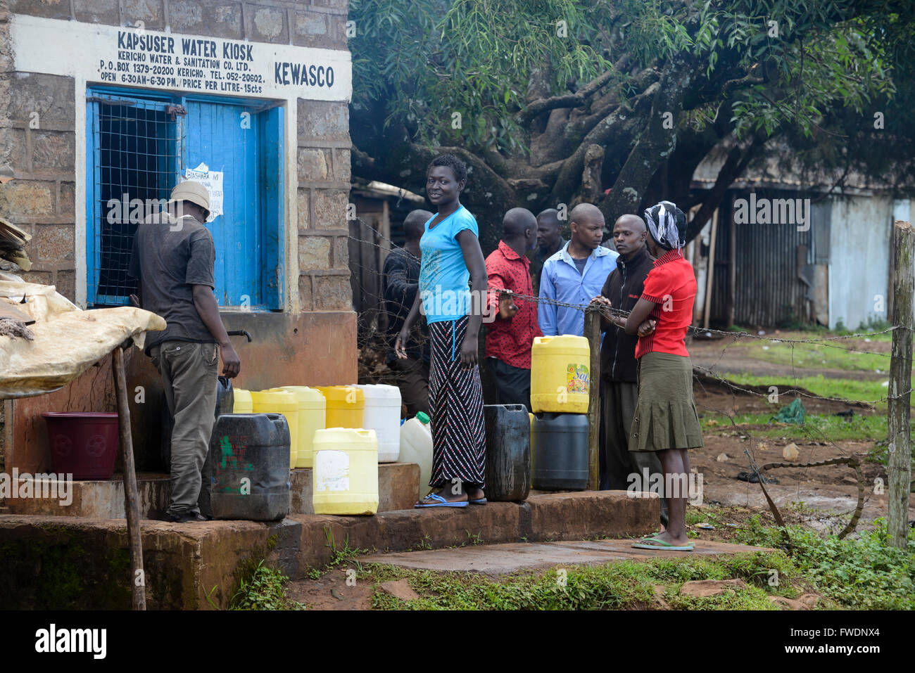 KENYA Kericho, de l'eau kiosque de Kericho Eau et l'assainissement, l'approvisionnement en eau potable sécuritaire et propre à bas prix Banque D'Images