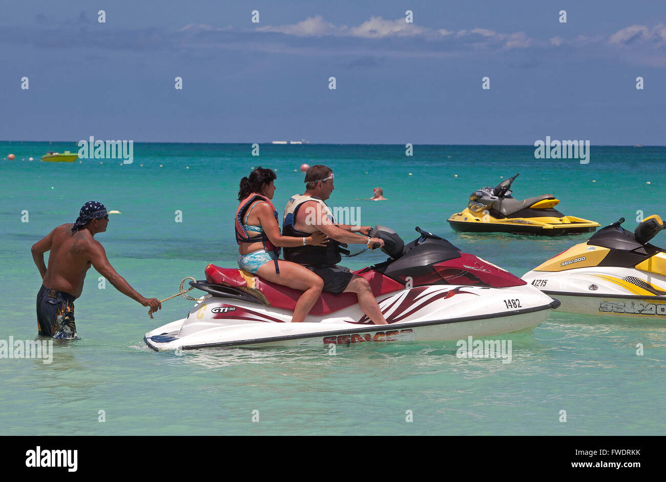 Îles ABC (Aruba, Bonaire et Curaçao) : waterscooters à Oranjestad Aruba, Banque D'Images