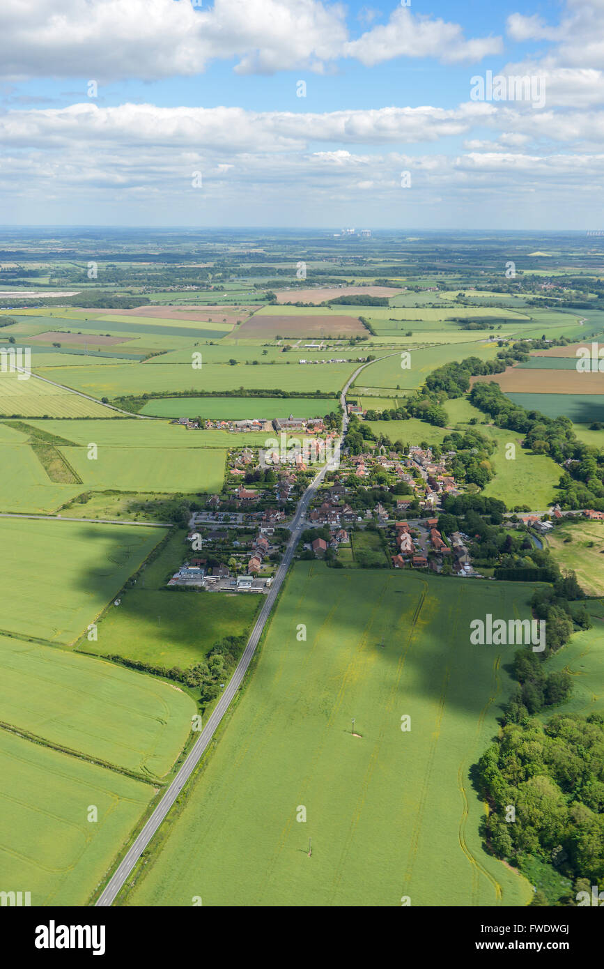 Une vue aérienne du centre village de Oldcotes et alentours Banque D'Images