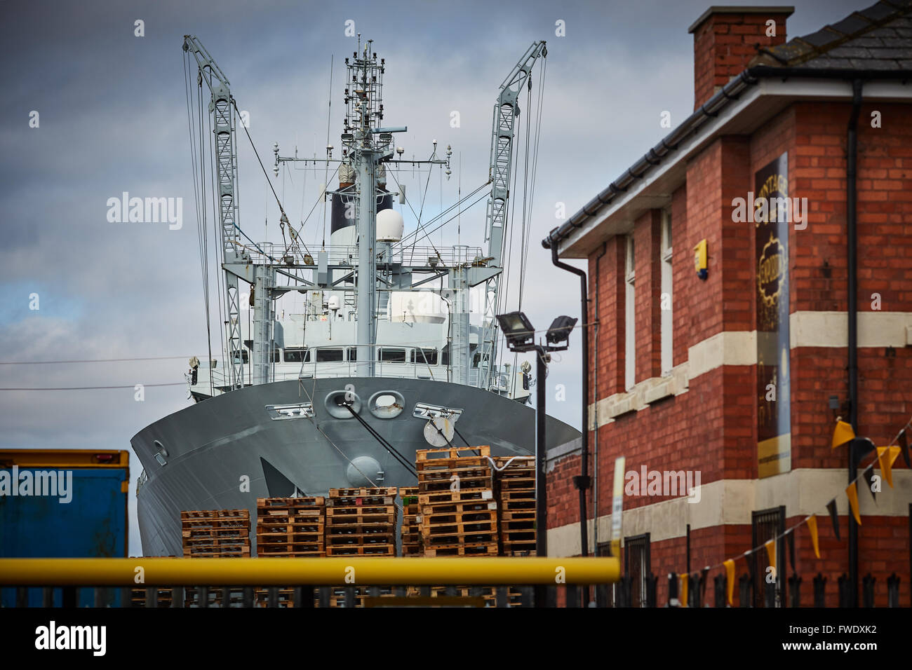 Le flottement de l'ouest de birkenhead docks de Liverpool Merseyside Duke Street Black AD Rover est une petite flotte de pétroliers la Royal Banque D'Images