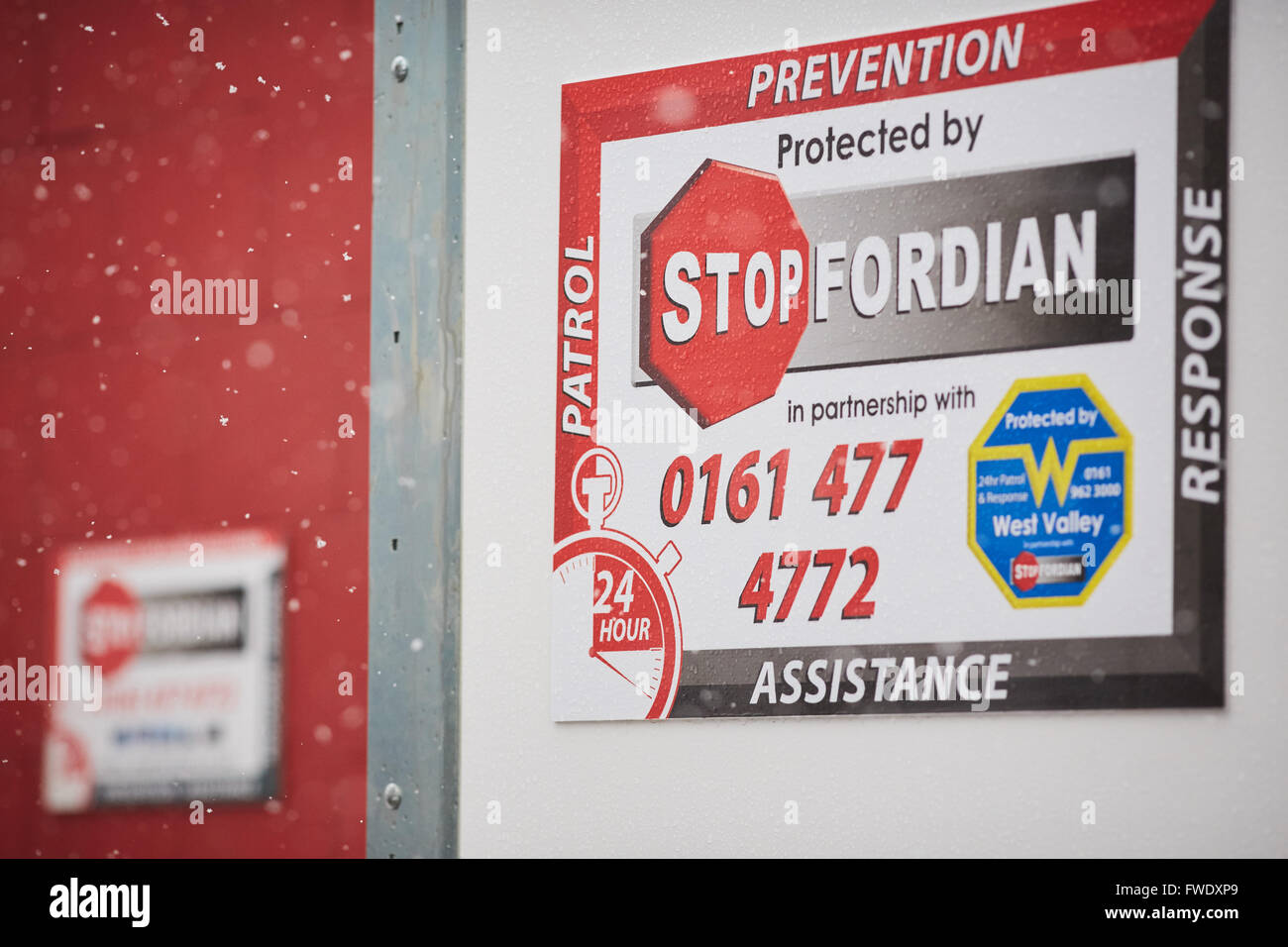 Des signes d'avertissement pour Stopfordian société sécurité Stockport Cheshire administré par Arran Coghlan Banque D'Images