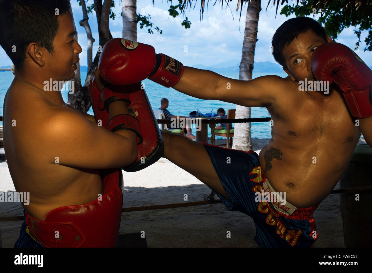 Six Senses Resort, Koh Yao Noi, Phang Nga Bay, en Thaïlande, en Asie. Boxe Thaïlandaise Muay Thai : class, les leçons. Muay Thai boxing ring, loc Banque D'Images