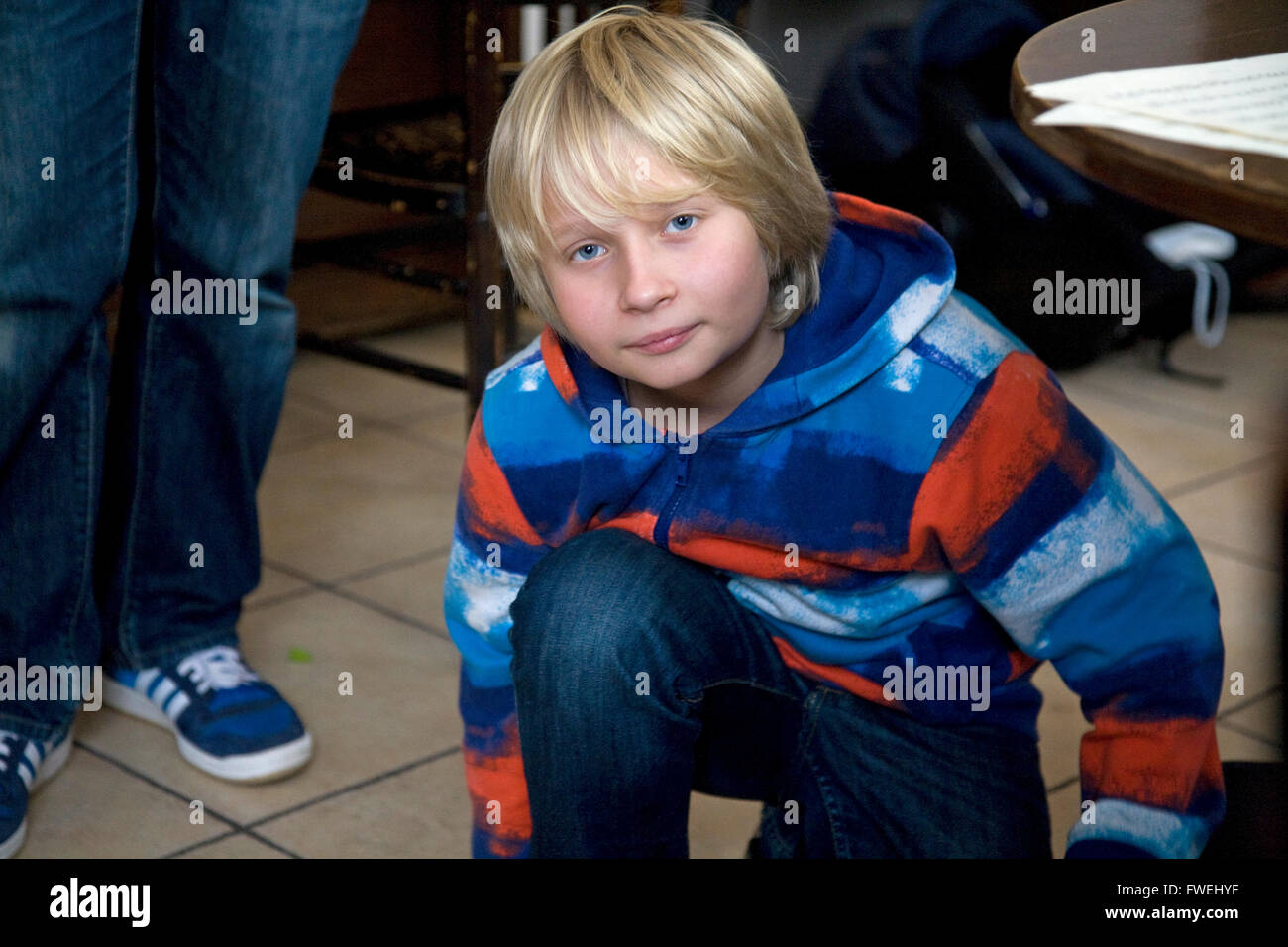 Adolescent aux cheveux blonds Banque D'Images