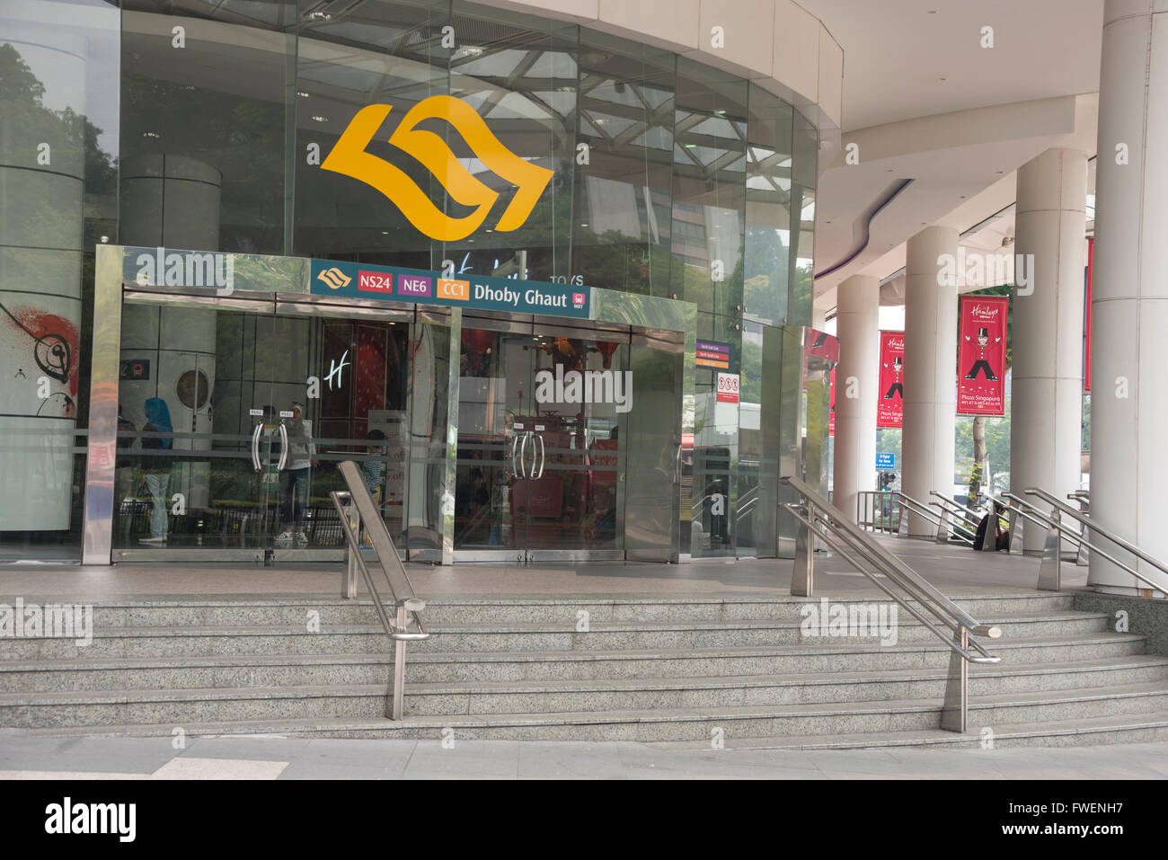 Station de métro Dhoby Ghaut MRT (Mass RAID Transit) sur Orchard Road à Singapour. Orchard Road se compose de restaurants haut de gamme, restaurants et Banque D'Images