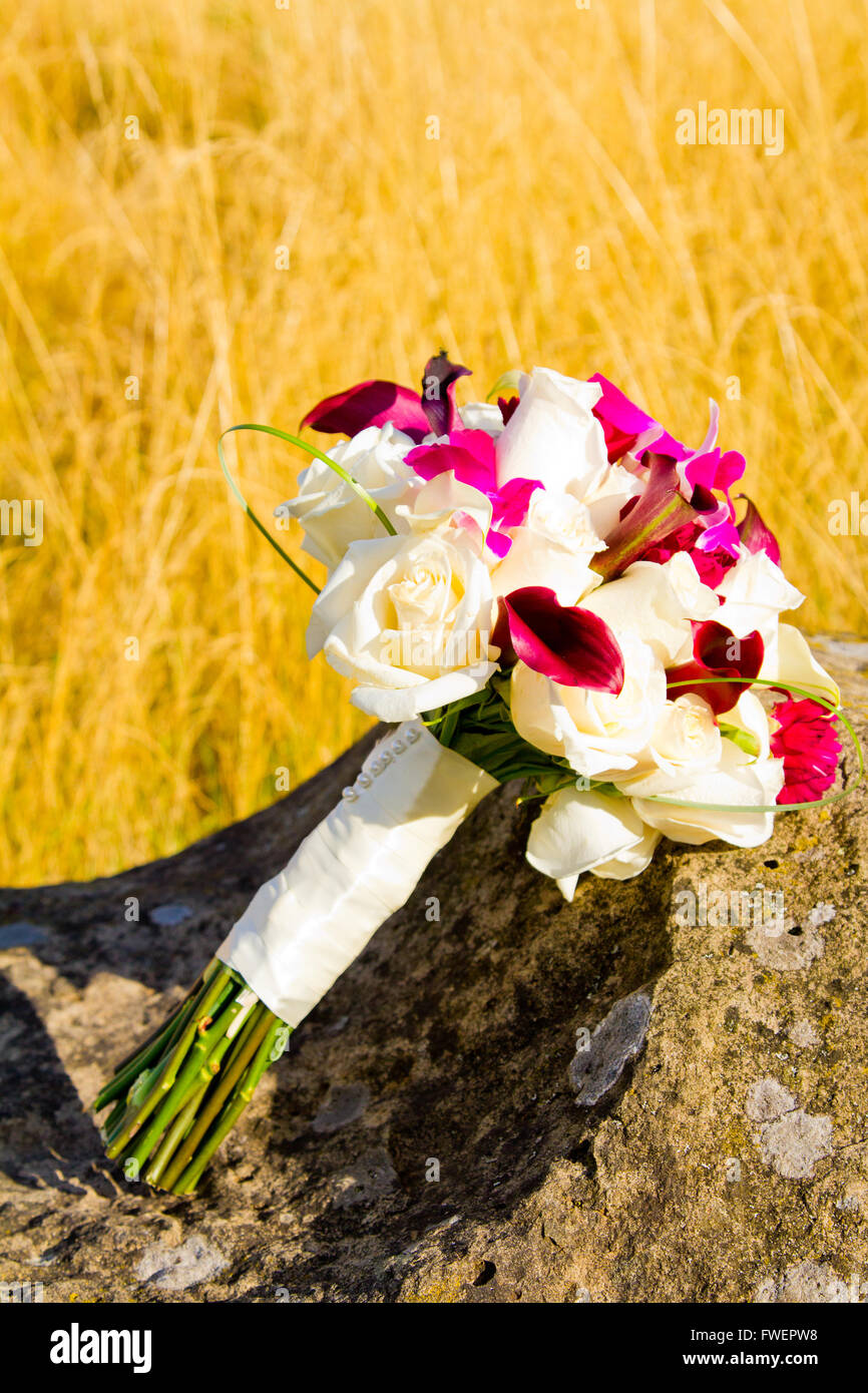 Le bouquet de la mariée a été prévue à l'écart de la cérémonie et à la réception le jour de son mariage. Les fleurs dans le bouquet ar Banque D'Images