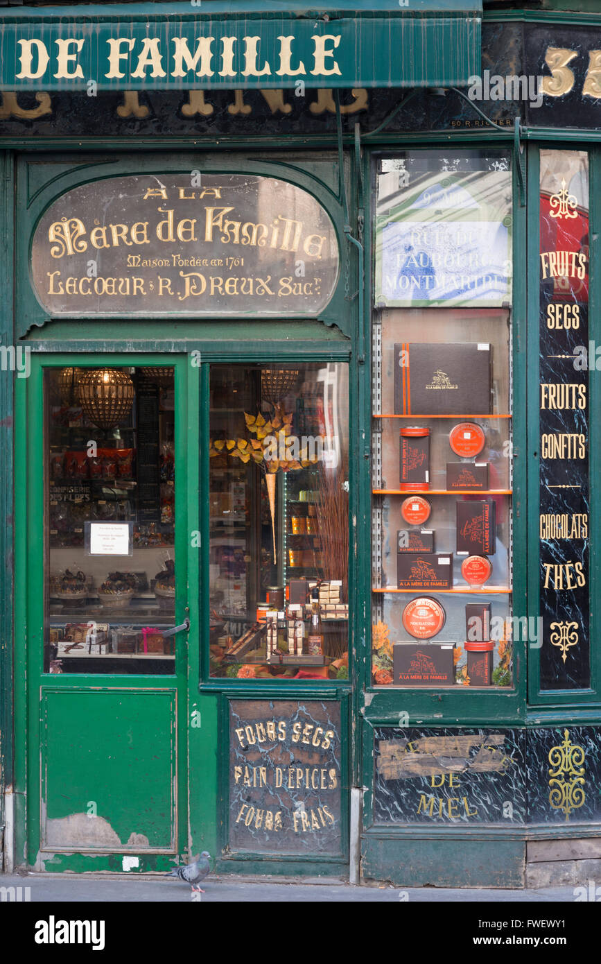 Ancienne boutique, fenêtre, Rue du Faubourg Montmartre, Paris, France, Europe Banque D'Images