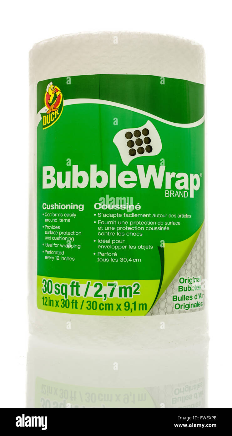 Winneconne, WI - 3 Avril 2016 : un rouleau de papier bulle de rembourrage de marque utilisé pour envelopper les choses pour les protéger. Banque D'Images