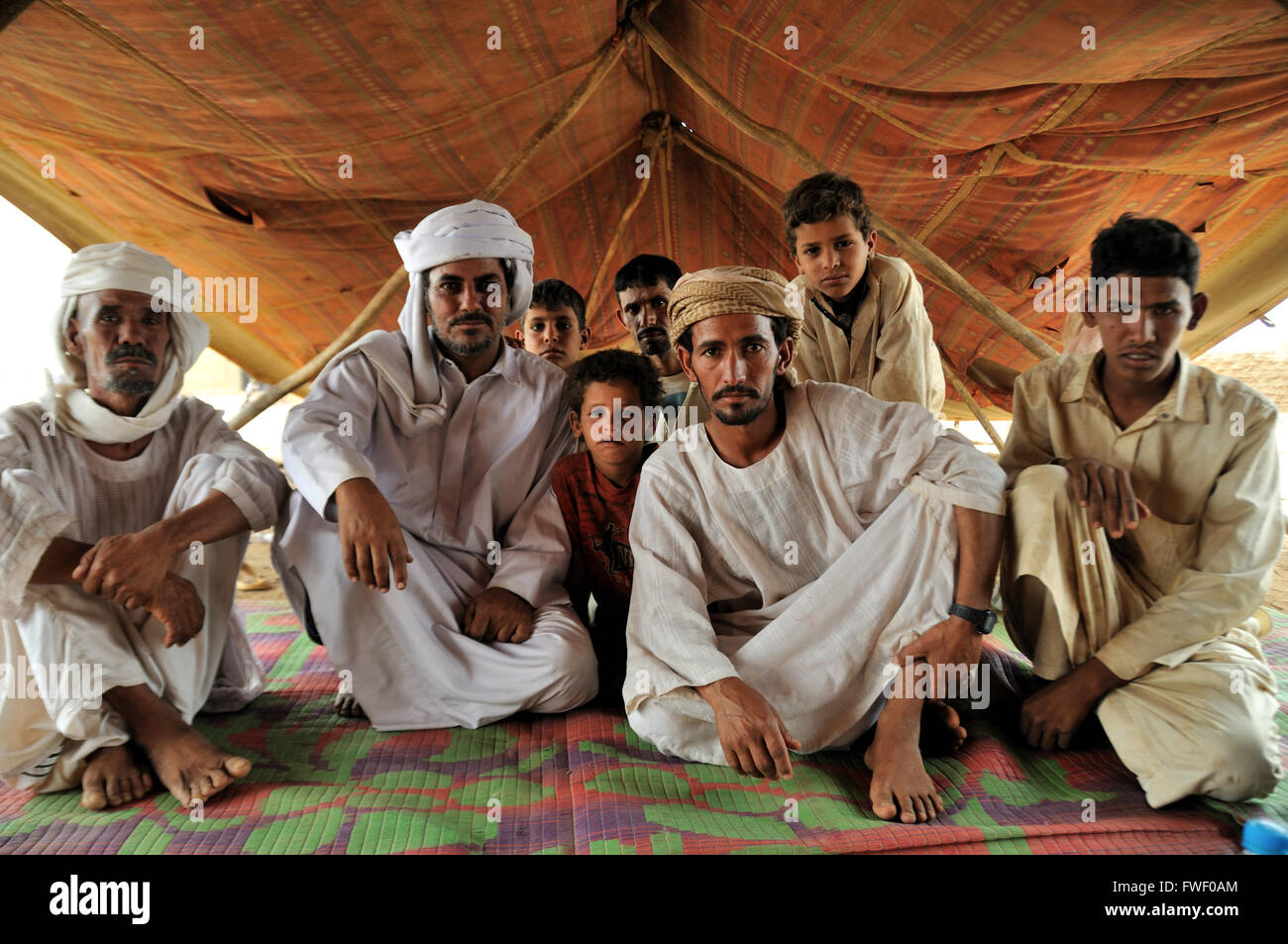 Les hommes, camp Rashaida près de Kassala. Banque D'Images