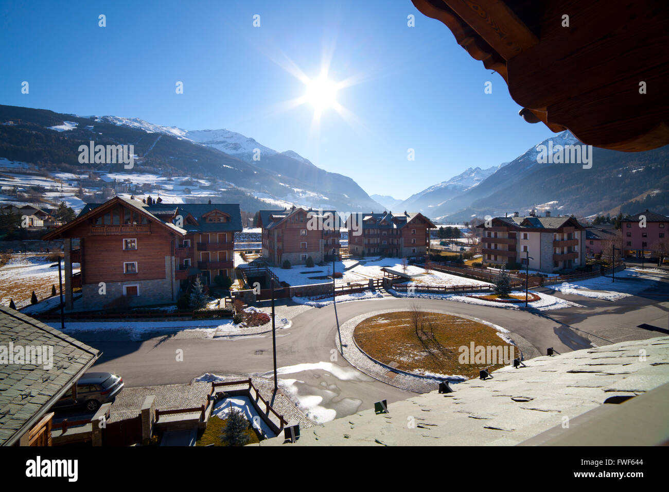 Jolie vue sur la vallée au milieu des Alpes dans la Valteline, Bormio, Italie Banque D'Images