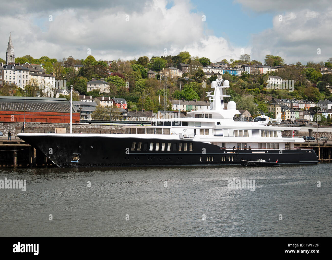 L'air super yachts amarrés dans la ville de Cork, Irlande Banque D'Images