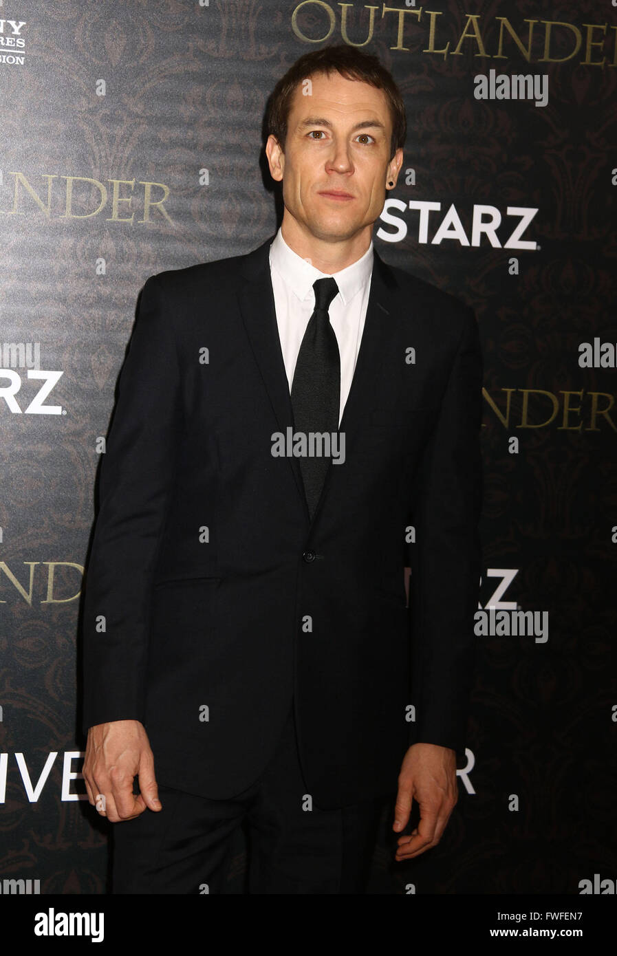 New York, USA. 4ème apr 2016. TOBIAS MENZIES acteur assiste à la première de New York 'Outlander' La Saison 2 s'est tenue au Musée d'Histoire Naturelle. Credit : Nancy/Kaszerman ZUMA Wire/Alamy Live News Banque D'Images