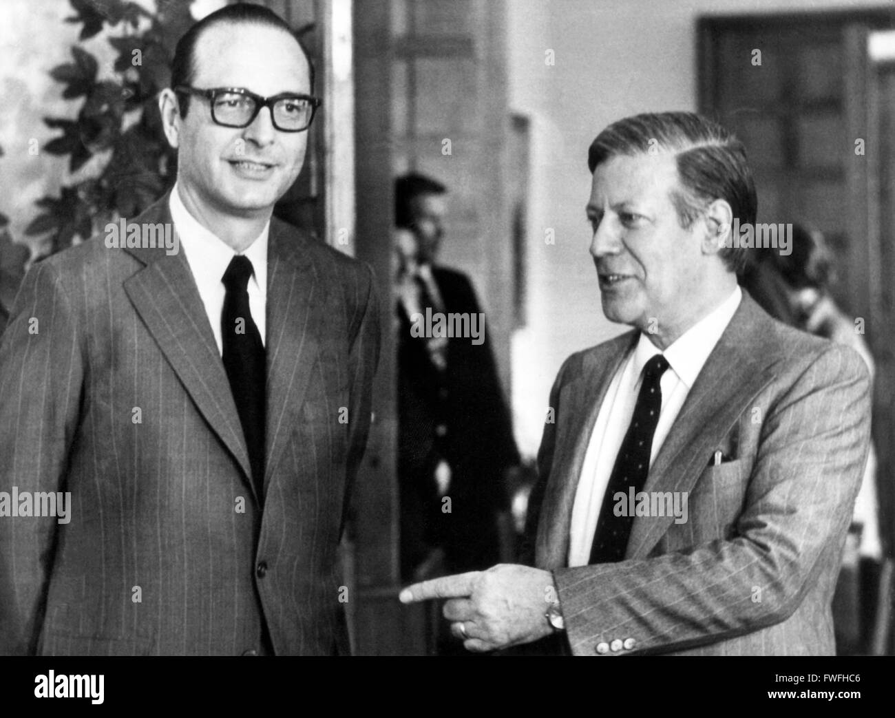 Le premier ministre français Jacques Chirac (g) et le chancelier allemand Helmut Schmidt (r) le 9 août 1974 à Bonn - consultations franco-allemandes. Banque D'Images