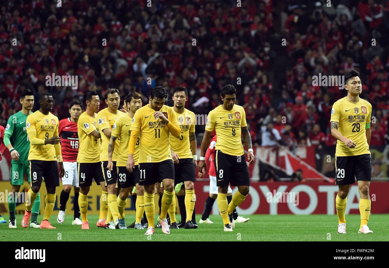 Saitama, Japon. 5ème apr 2016. Les joueurs de la Chine Shanghai Evergrandtaobao quitter le terrain après l'AFC Champions League Groupe H match de football contre Urawa Red Diamonds du Japon à Tokyo, Japon, 5 avril 2016. © Liu Dawei/Xinhua/Alamy Live News Banque D'Images