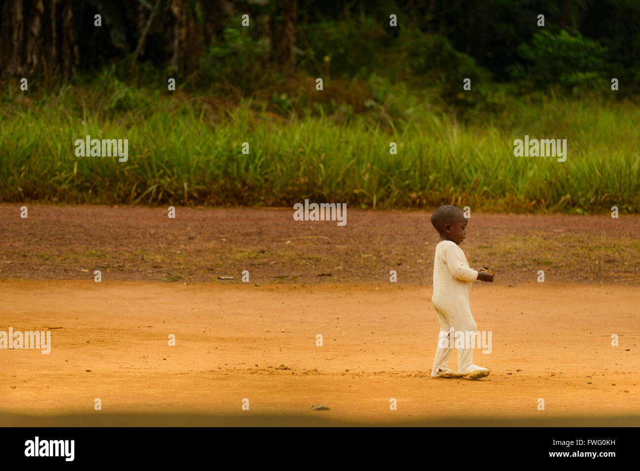 Petit enfant, Gabon, Afrique Centrale Banque D'Images